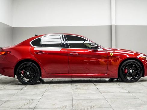 Used 2018 Alfa Romeo Giulia Ti w/ Quick Order Package 22X Lusso image 7