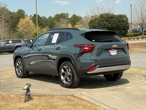 Used 2025 Chevrolet Trax LT image 5