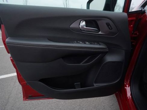 New 2026 Chrysler Pacifica Select image 15