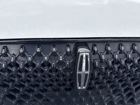 Used 2025 Lincoln Aviator Reserve w/ Equipment Group 201A image 2