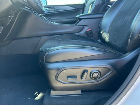 Used 2025 Jeep Grand Cherokee Altitude AWD/4WD image 14