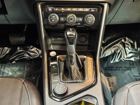 Used 2024 Volkswagen Taos SE w/ Panoramic Sunroof Package image 28