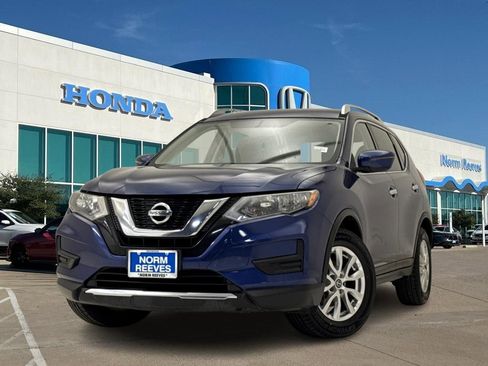 Used 2017 Nissan Rogue SV image 1