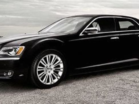 Used 2012 Chrysler 300 RWD image 1
