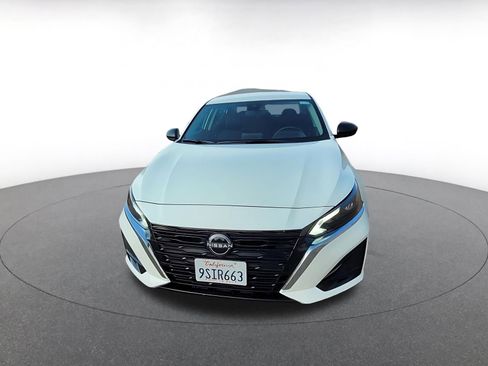 Used 2025 Nissan Altima 2.5 SV image 2