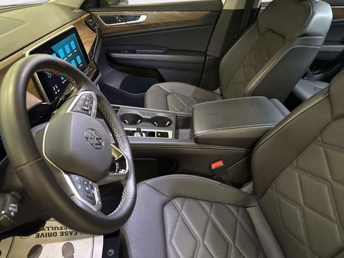 Certified 2024 Volkswagen Atlas SE image 20