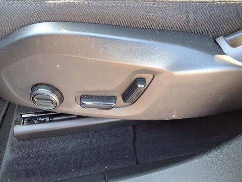 Certified 2023 Volvo XC60 B5 Core image 17