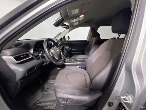 Used 2023 Toyota Highlander LE image 14