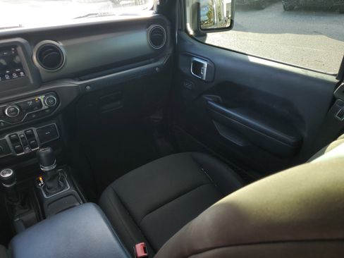 Used 2018 Jeep Wrangler Unlimited Sport S image 21