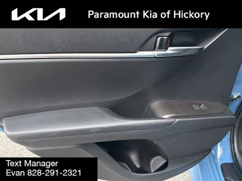 Used 2024 Toyota Camry SE image 11