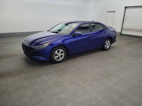 Used 2023 Hyundai Elantra SE w/ Preferred Accessory Package FWD image 2