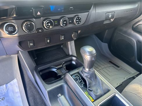 Used 2017 Toyota Tacoma TRD Sport w/ Tow Package (A/T) image 30