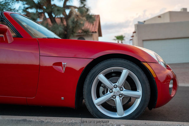 Used 2009 Pontiac Solstice Coupe RWD image 11