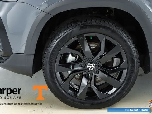 Used 2023 Volkswagen Taos SE w/ Panoramic Sunroof Package image 43