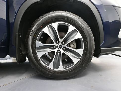 Used 2022 Toyota Highlander XLE AWD/4WD image 15