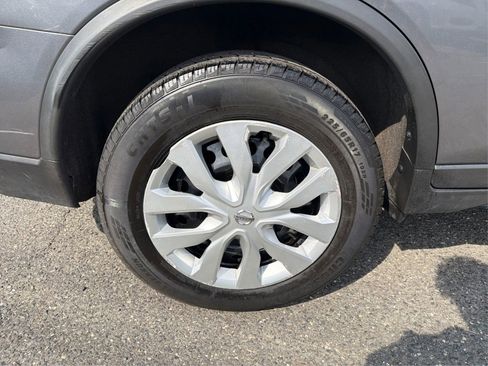 Used 2020 Nissan Rogue S image 14