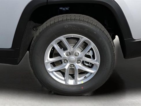 New 2025 Jeep Grand Cherokee L Laredo w/ Luxury Tech Group I image 9