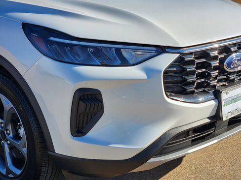 Used 2025 Ford Escape ST-Line w/ Tech Pack #1 image 11