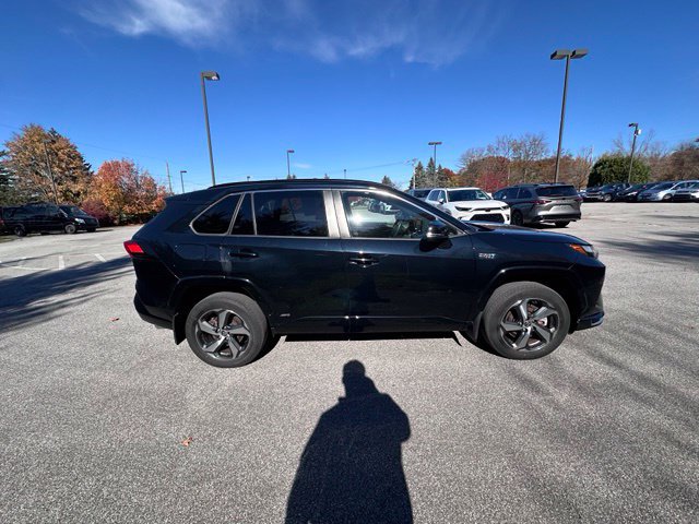 Used 2022 Toyota RAV4 SE w/ Weather & Moonroof Package AWD/4WD image 2