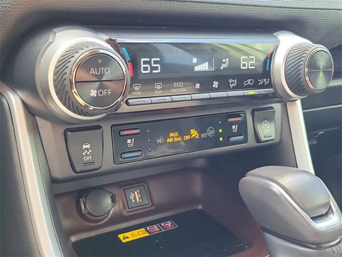 Used 2024 Toyota RAV4 Limited image 32