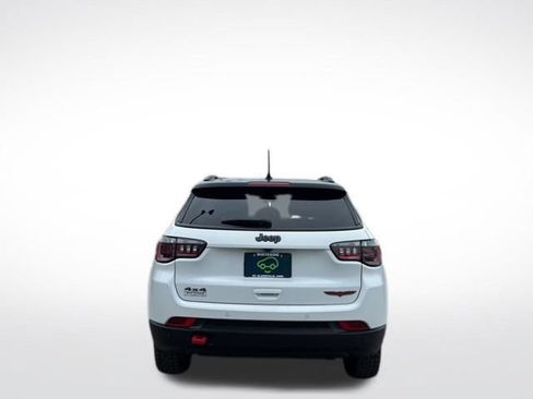Used 2025 Jeep Compass Trailhawk AWD/4WD image 14