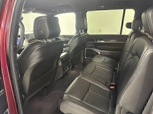 Used 2022 Jeep Wagoneer Series III AWD/4WD image 18