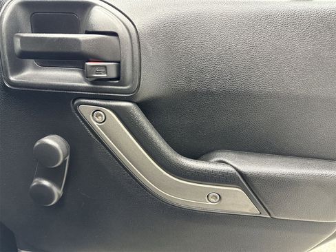 Used 2016 Jeep Wrangler Unlimited Sport w/ Connectivity Group image 34