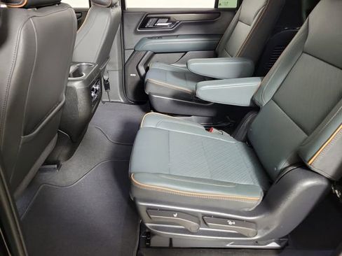 Used 2025 GMC Yukon XL AT4 w/ AT4 Premium Package AWD/4WD image 12