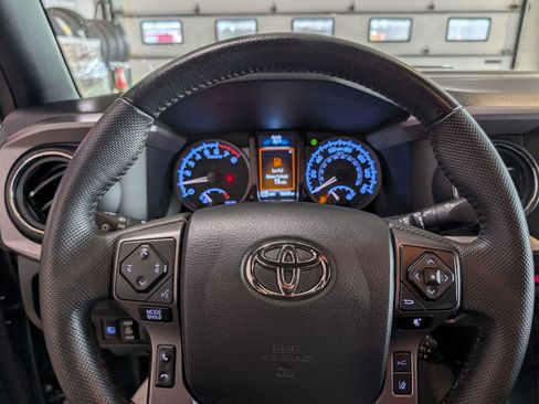 Used 2023 Toyota Tacoma TRD Sport AWD/4WD image 20