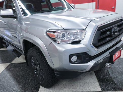 Used 2022 Toyota Tacoma SR5 RWD image 32