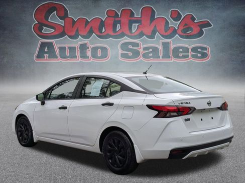 Used 2022 Nissan Versa S FWD image 4