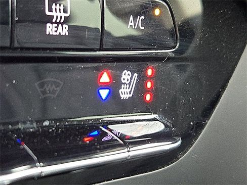 Used 2023 Buick Envision Avenir image 26