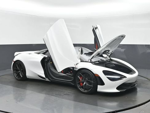 Used 2020 McLaren 720S Performance RWD image 38