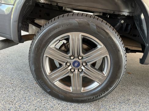 Used 2020 Ford F150 XLT w/ Equipment Group 302A Luxury AWD/4WD image 33