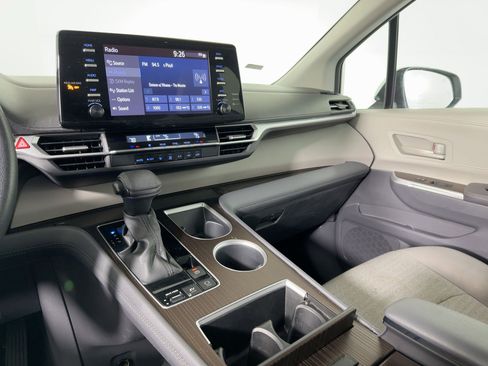 Used 2024 Toyota Sienna LE image 23