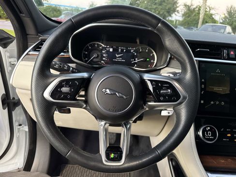 Used 2023 Jaguar F-PACE R-Dynamic S image 29