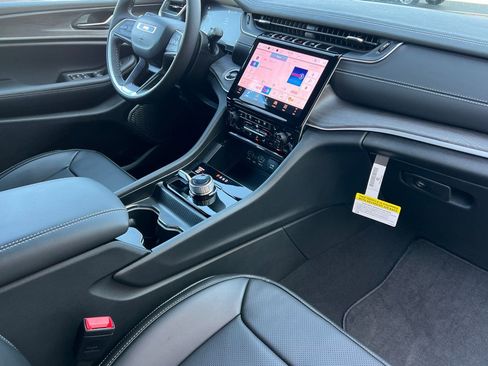 New 2025 Jeep Grand Cherokee Limited w/ Luxury Tech Group II image 16