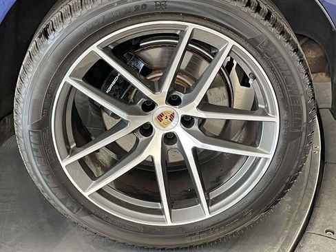 Used 2024 Porsche Macan image 12