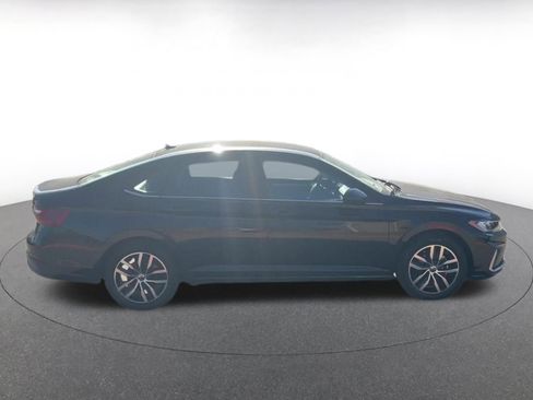 Used 2025 Volkswagen Jetta SE image 16
