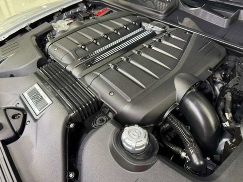 Used 2018 Bentley Bentayga image 48