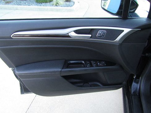 Used 2016 Ford Fusion SE w/ Equipment Group 202A image 11