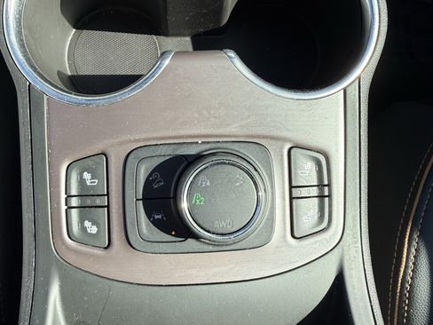 Used 2024 GMC Terrain AT4 image 13