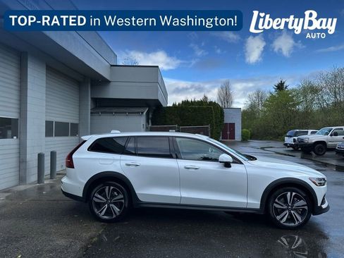 Used 2025 Volvo V60 B5 Cross Country Plus AWD/4WD image 6