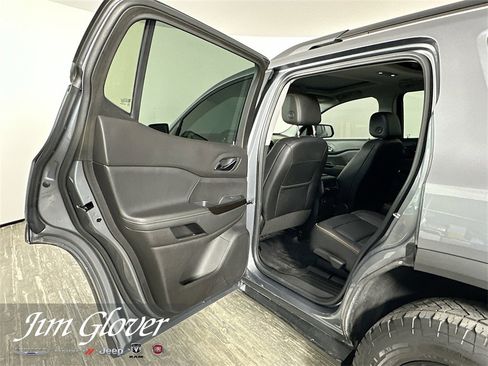 Used 2022 GMC Acadia AT4 w/ Technology Package image 13