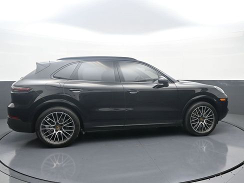 Used 2023 Porsche Cayenne image 8