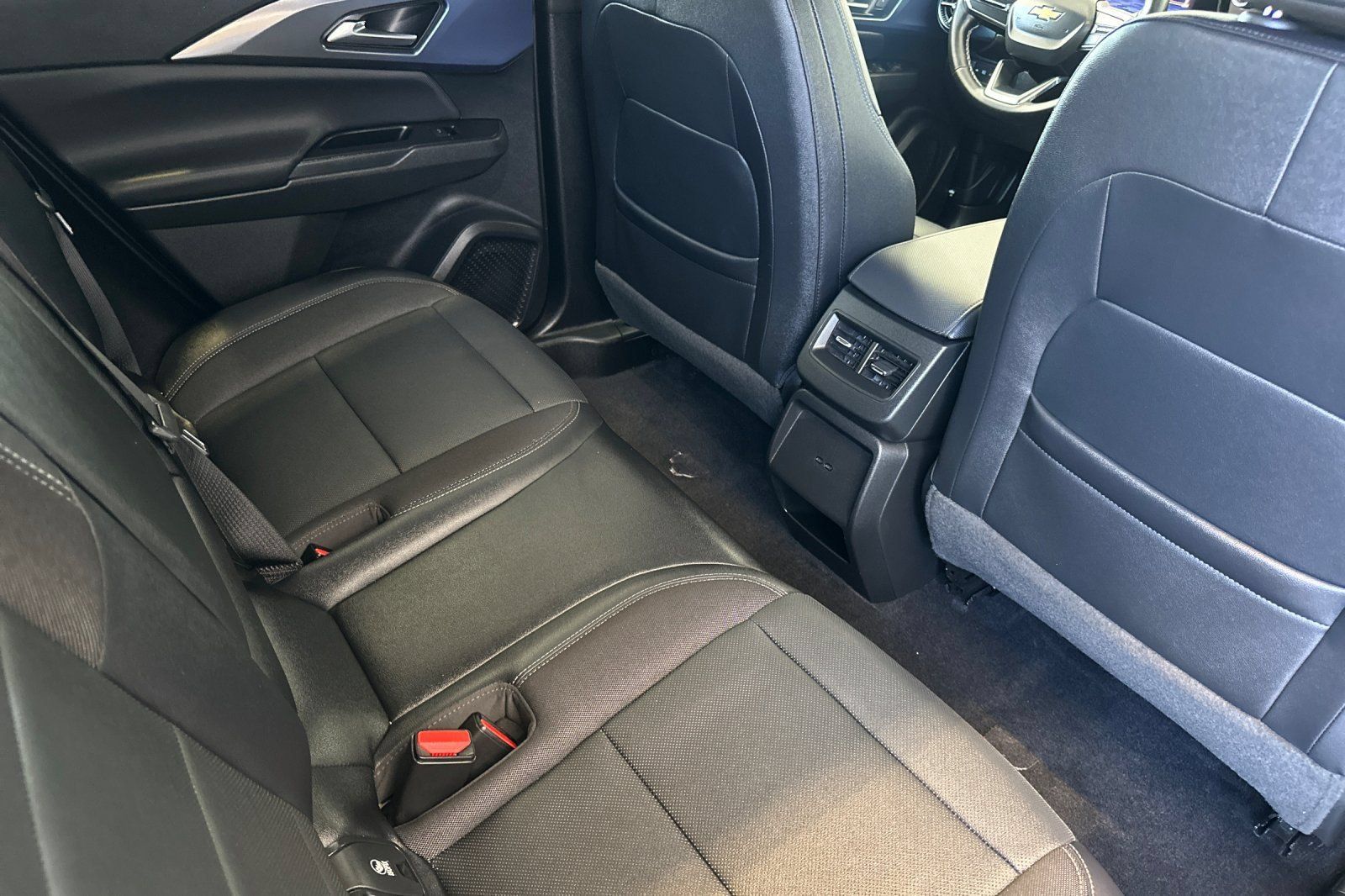 Used 2024 Chevrolet Equinox EV LT FWD image 18
