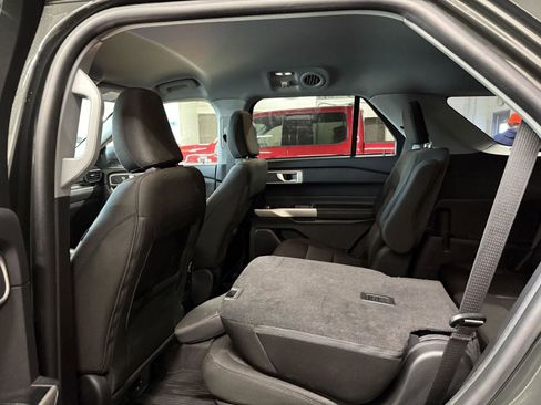 Used 2022 Ford Explorer XLT image 18