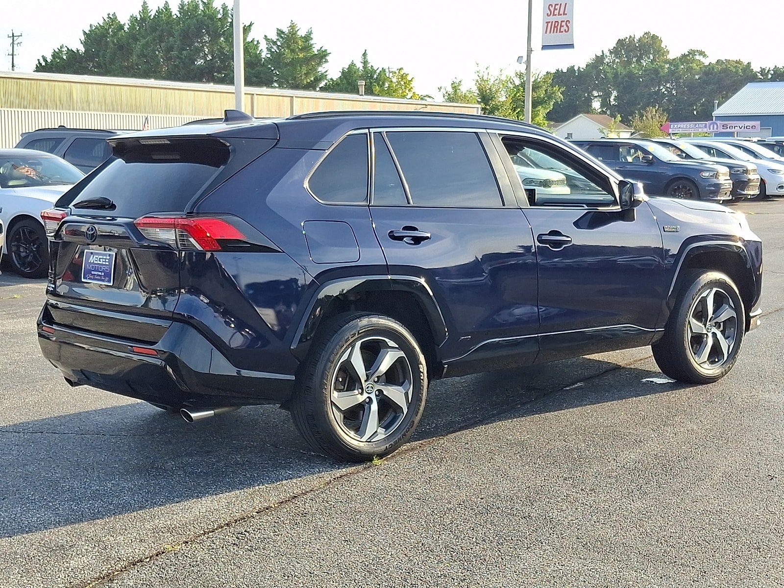 Used 2021 Toyota RAV4 SE w/ Weather & Moonroof Package AWD/4WD image 6