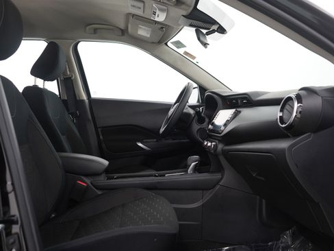 Used 2024 Nissan Kicks SV image 10