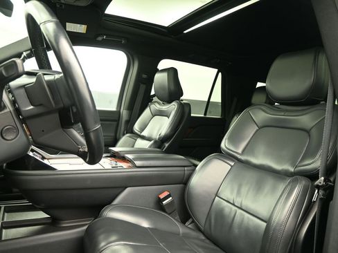 Used 2024 Lincoln Navigator Premiere image 13